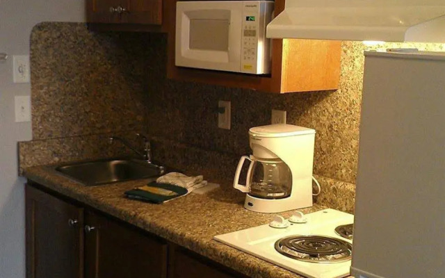 Red Roof Inn & Suites Dickinson