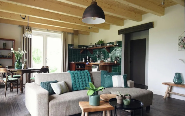 Cozy Apartment With Garden