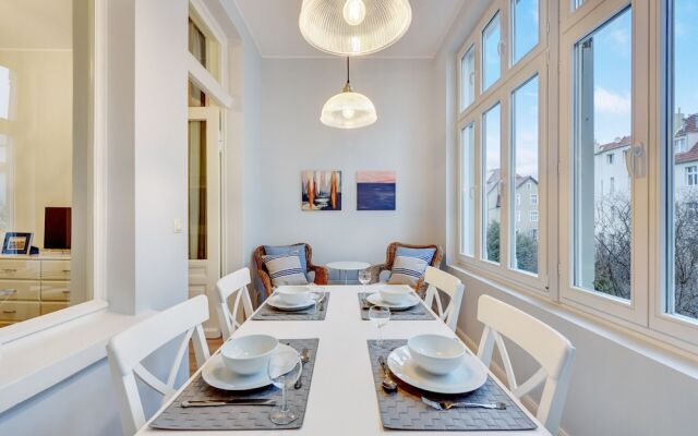Indygo Apartments by Renters