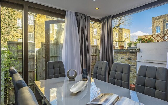 Penryn Apartment by Flexystays
