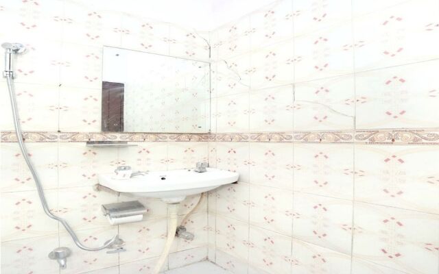 OYO 11906 Hotel Star Welcome