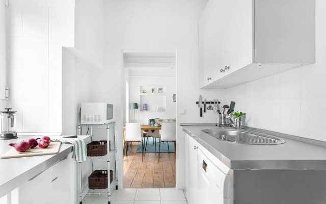 ALTIDO Stunning 4BR Apt w/terrace&seaview in Alfama