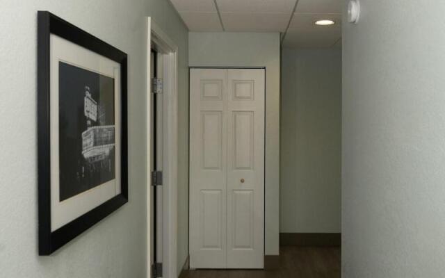 Cherry Tree Inn & Suites