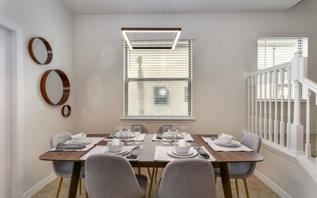 5brm Tiki Bar on Site & Restaurant