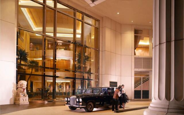 The Ritz-Carlton Jakarta, Mega Kuningan