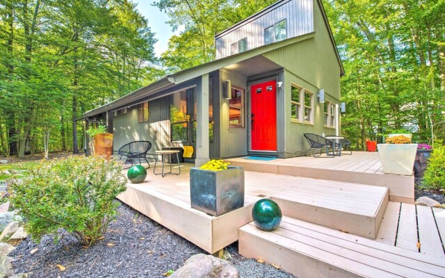 Pet-friendly Pocono Pines Rental w/ Hot Tub!