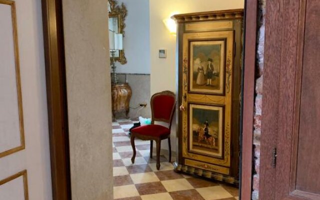 Luxury Apartment in San Marco with Canal View