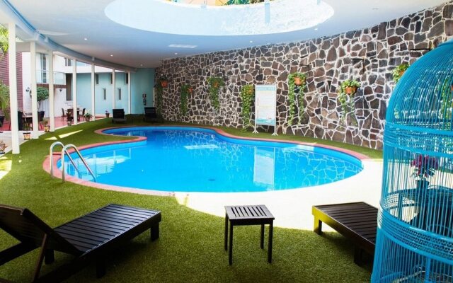 Country Hotel and Suites