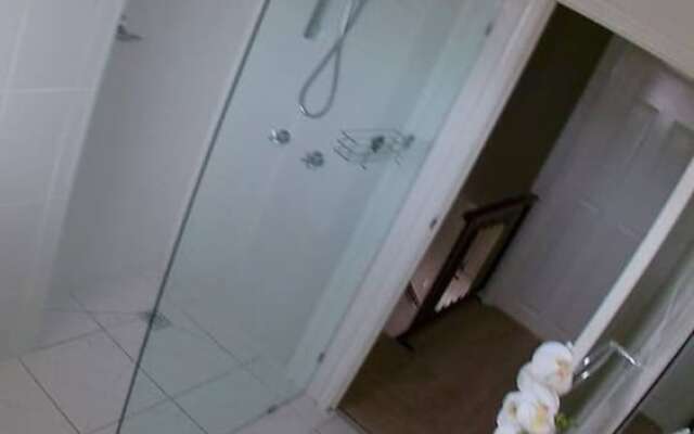 2 Bedroom Apartment in Surfers Central