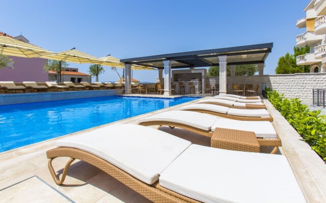 Luxury ApartHotel Makarska