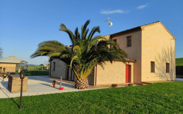 Casa Montefiore 13 LT nella tranquilla campagna Marchigiana