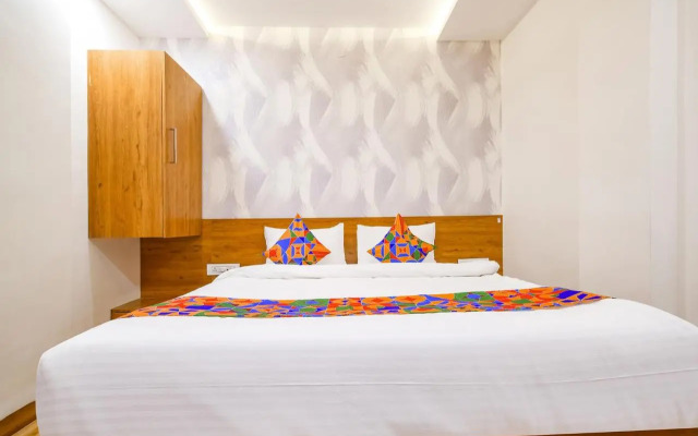 Fabhotel Woodlark Inn