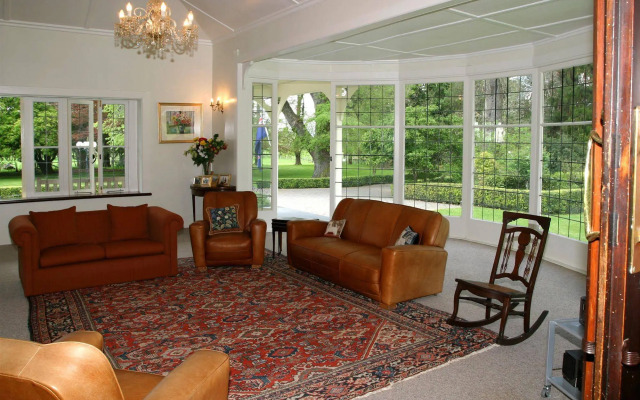 Oak Lane Lodge
