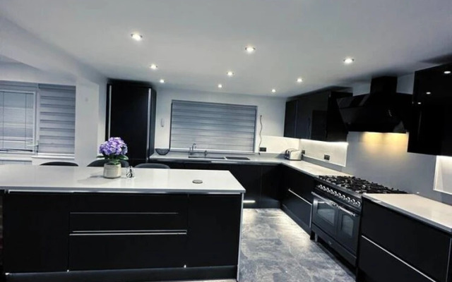 Serenity Haven 4-bed With Hottub,games,gym & More