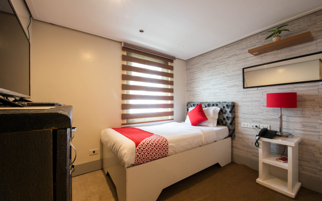 OYO 492 Sunset View Ridge Residences