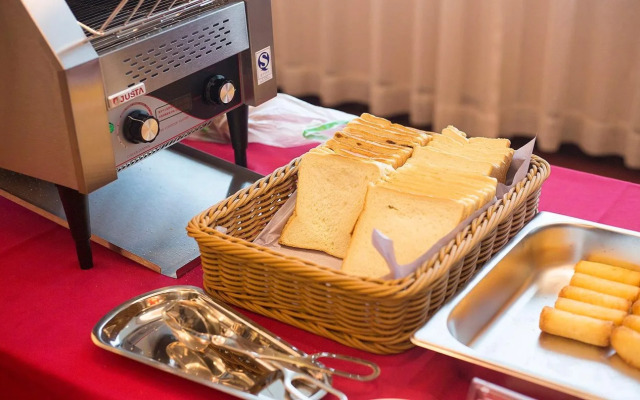 Yijian Holiday Hotel