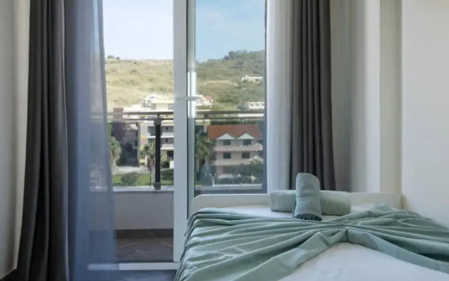 Exclusive Seafront Duplex With Jacuzzi