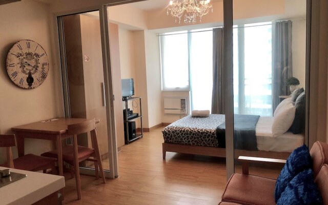 Azure Rio West Wave Pool 1 Bedroom near Airport