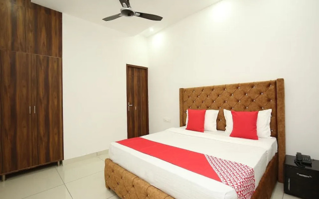 Oyo 35930 Tricity Hotel Premia