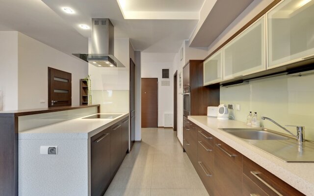 Blue Mandarin Apartments