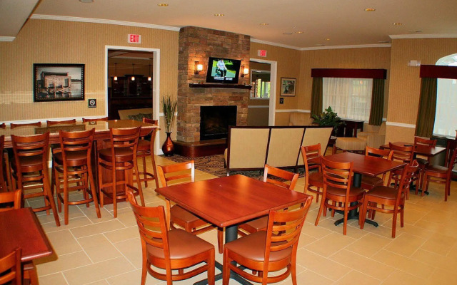 Best Western Plus Easton Inn & Suites