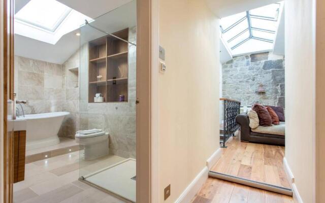 ALTIDO Spacious 3BR Mews House behind Calton Hill