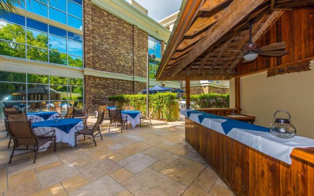 DoubleTree by Hilton North Charleston - Convention Center