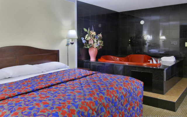 Motel 6 Gatlinburg, TN - Smoky Mountains
