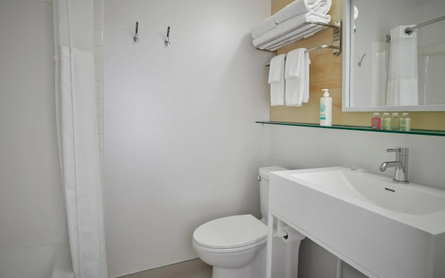 Coast Canmore Hotel & Conference Centre