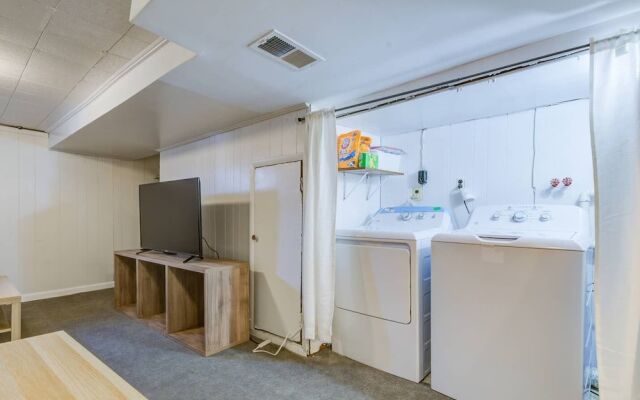 Modern Townhouse w/ Pool Table by Cozysuites