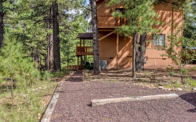 Cozy Hilltop Retreat