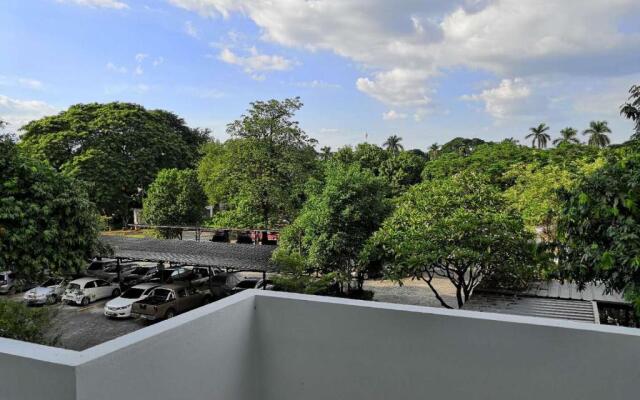Near old city,Nimman,night Bazaar swimming pool apartment 25