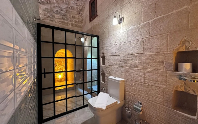 Aryan Otel