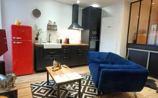 Studio atypique dans bel immeuble de 1820