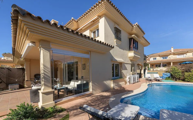 Villa Riviera in Urbanizaci n Riviera Sol