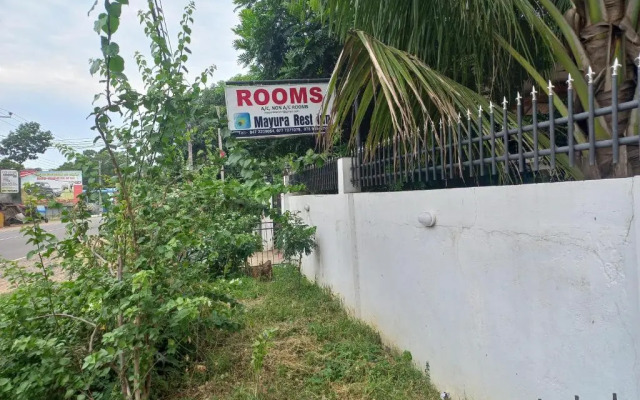 Mayura Rest Inn