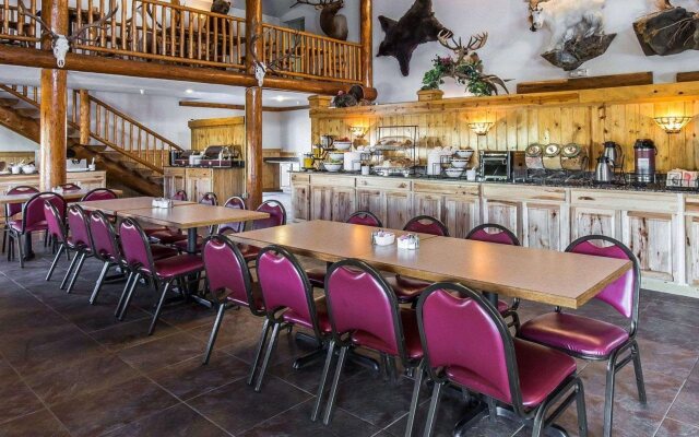 Antler Lodge - Gardiner MT