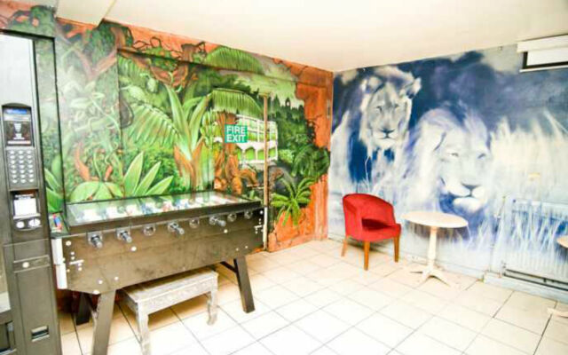 Kensal Green Backpackers 1