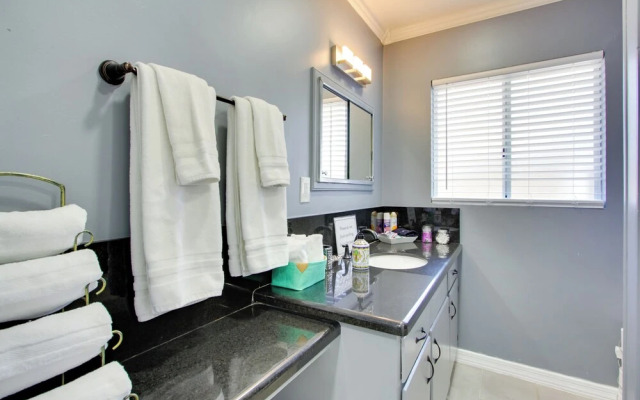 Ultimate Phoenix Group Getaway: Patio + Pool!