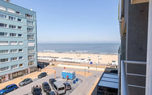 Lovely Apartment With Lateral sea View and Parking