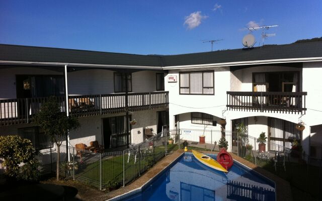 Hawks Inn Motel
