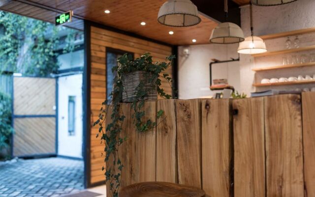 Zizai Garden Traveling with Hotel