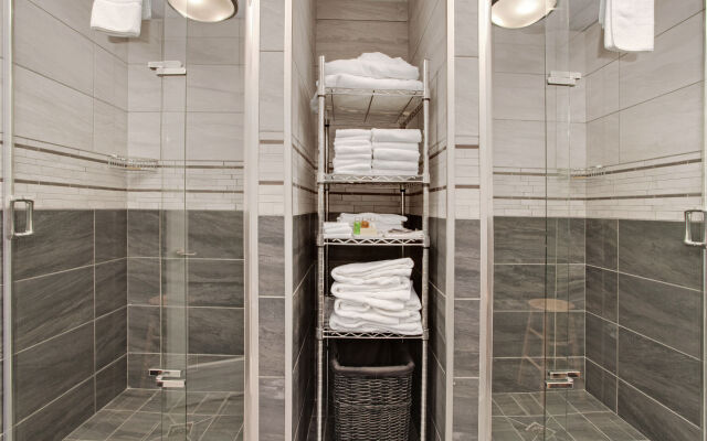 Guest House Inn & Suites