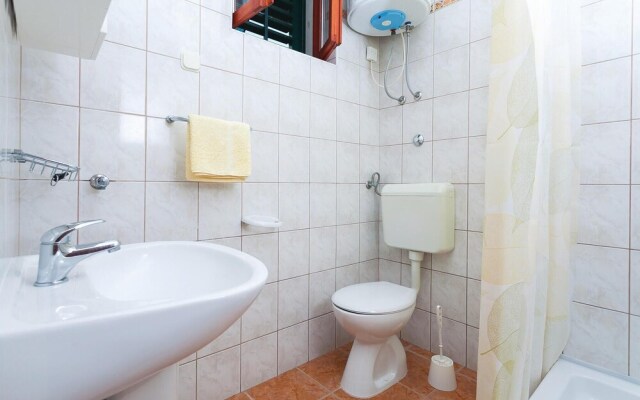 Amazing Home in Poplat With Wifi and 2 Bedrooms