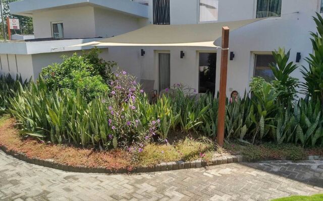 Red Mango Apartment Hotel