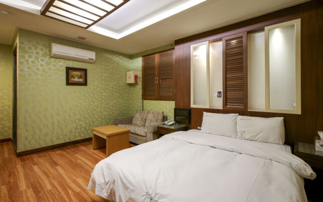 Rozy Hotel