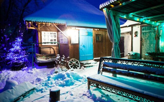 Gostevoy Dvor Dvenadtsat Mesyatsev — фото