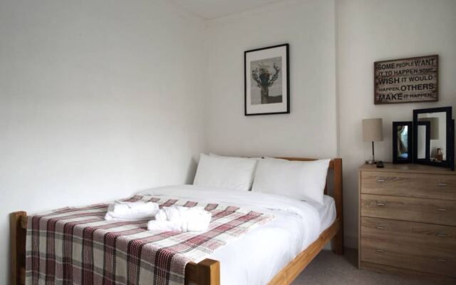 Central 2 Bedroom Flat In Edinburgh