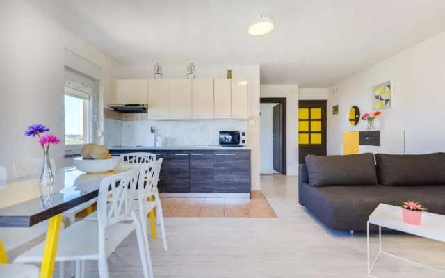 Apartments & Rooms Laganini