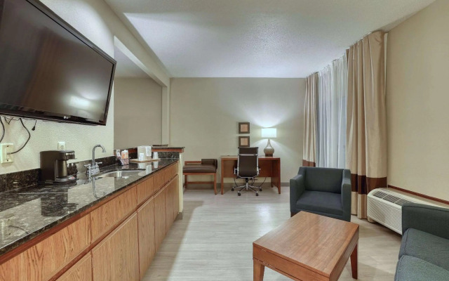 Comfort Suites Appleton Airport